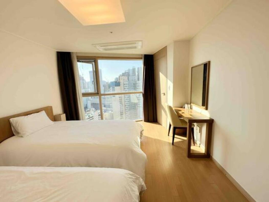Hotel With Busan Exterior photo
